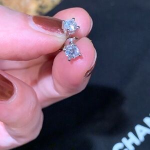 Brand new, brilliant quality lab grown like diamonds. Must have!